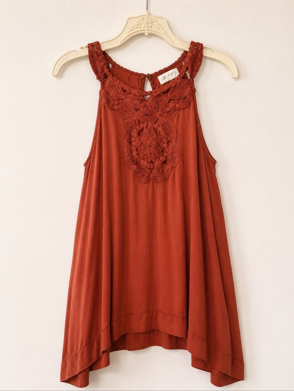 Max Studio Rust Crochet Lace Swing Tank Top Medium Boho Sharkbite Hem